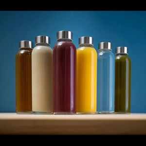 PREMIUM QUALITY ECO-FRIENDLY
Bottle goes with accessory to carry while walking.